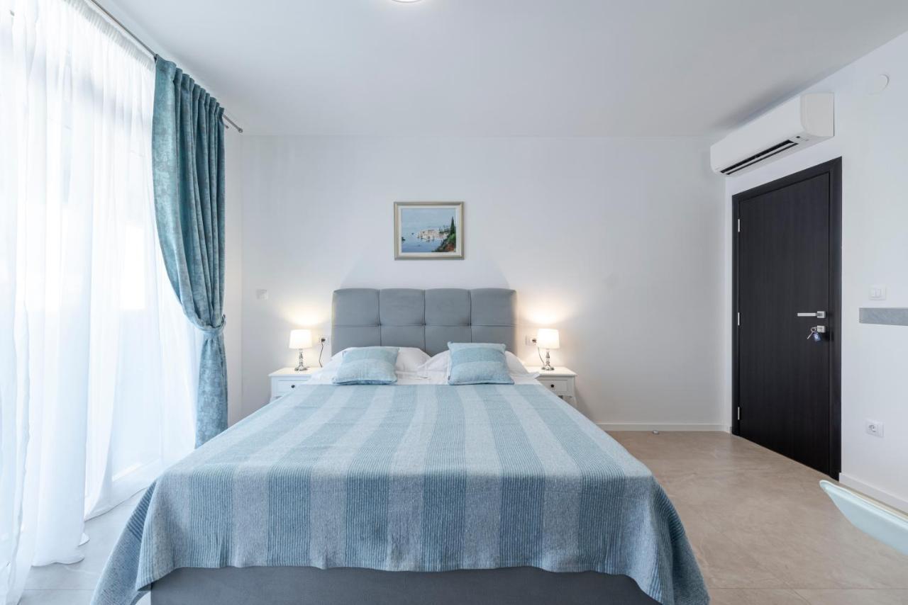 Oyo Deluxe Apartments Dubrovnik Exterior photo